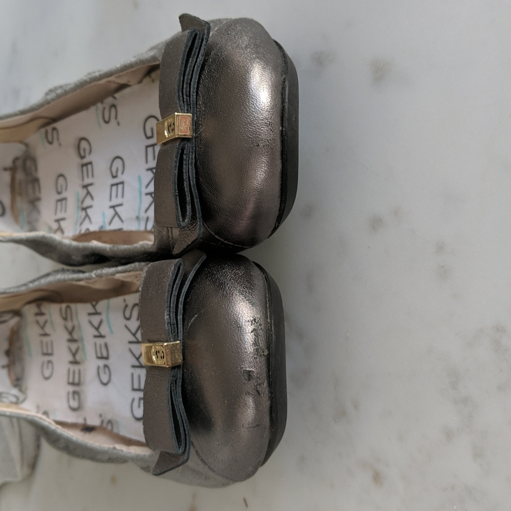 Cole Haan quilted silver ballet flats, size 7 with new gekks sock liners - Picture 2 of 7